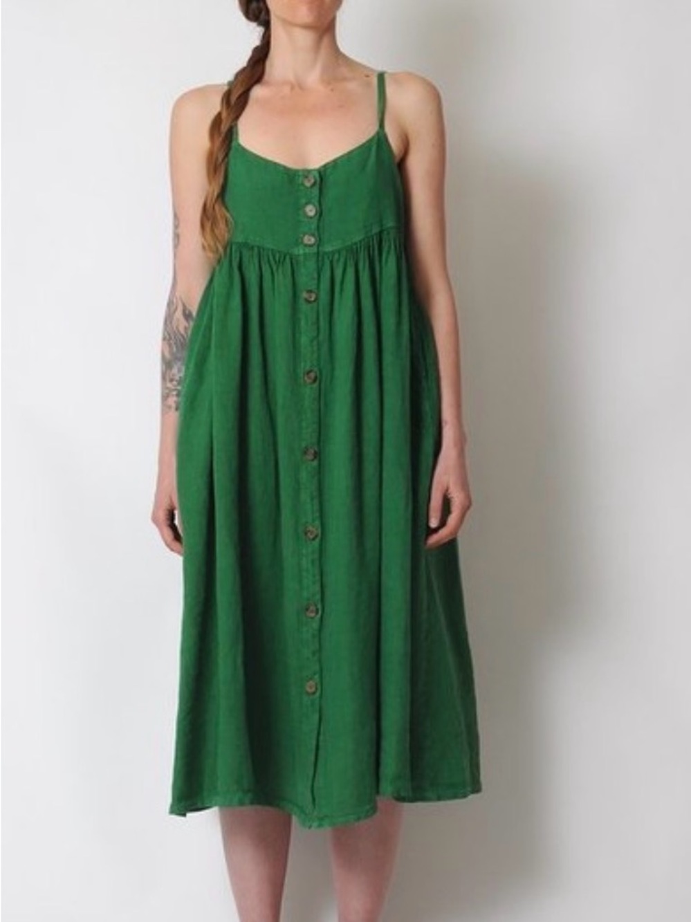 Sleeveless Button-Front Green Midi Dress with Spaghetti Straps